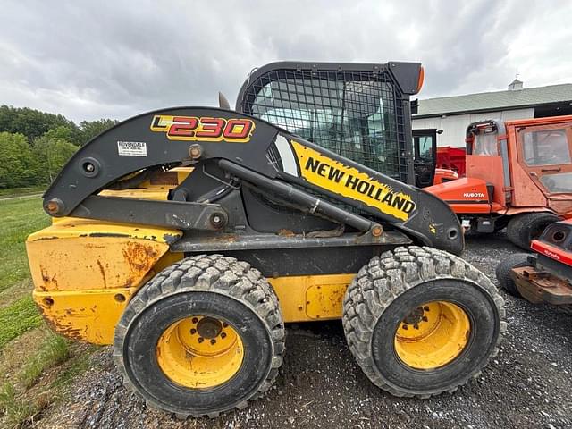 Image of New Holland L230 equipment image 2