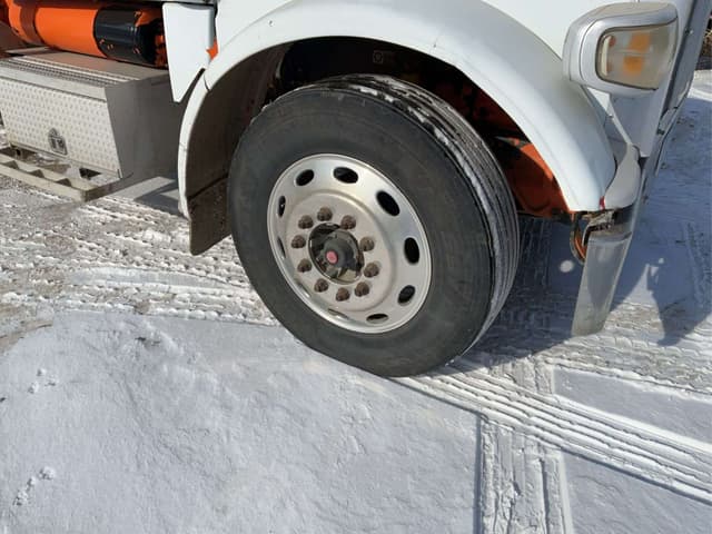 Image of Peterbilt 388 equipment image 4