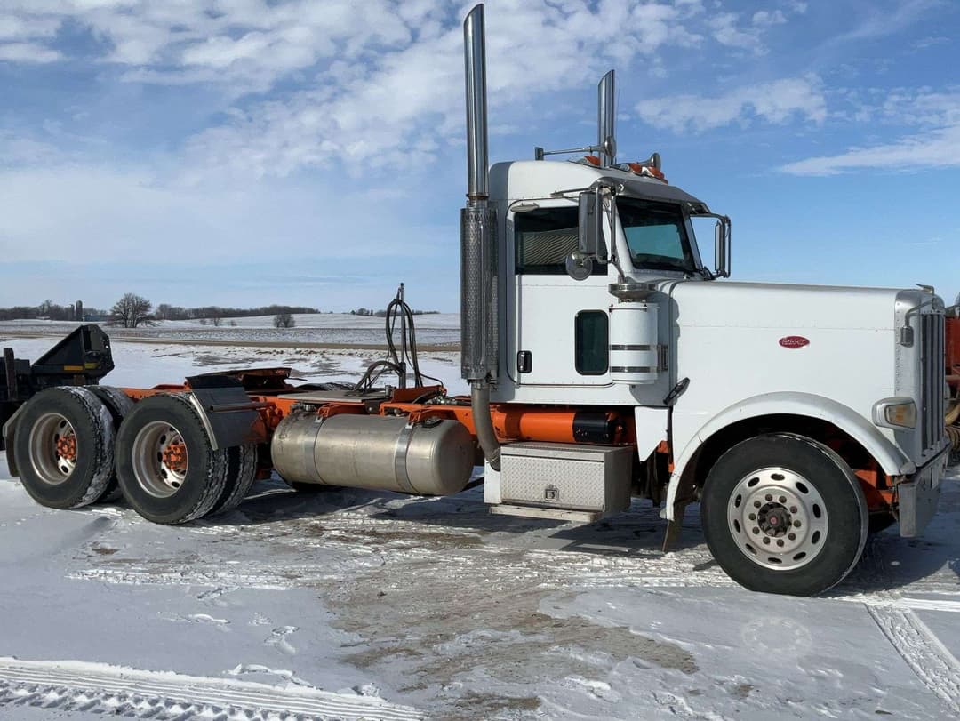 Image of Peterbilt 388 Primary image