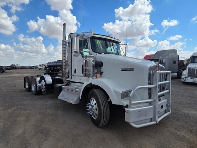 Image of Kenworth T8 equipment image 1