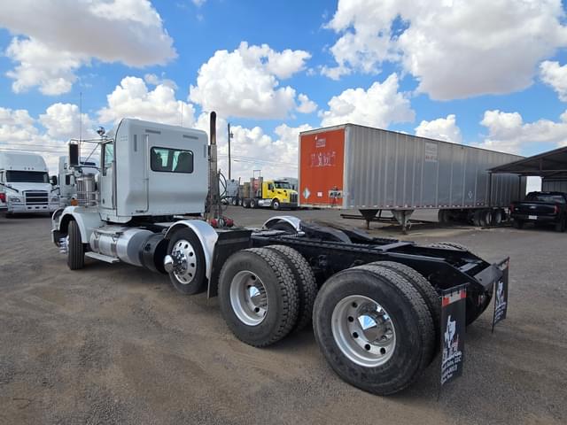Image of Kenworth T8 equipment image 2