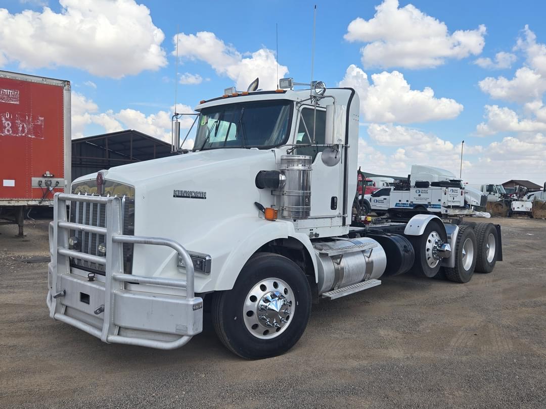 Image of Kenworth T8 Primary image