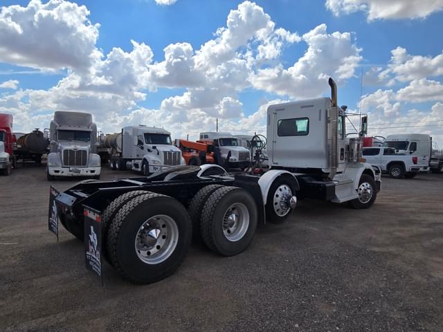 Image of Kenworth T8 equipment image 3