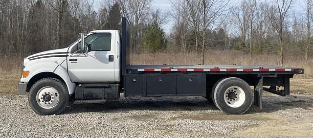 Image of Ford F-750 equipment image 1