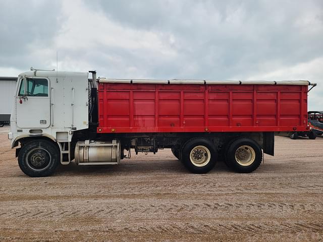 Image of Freightliner Undetermined equipment image 4