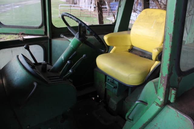 Image of John Deere 4020 equipment image 4