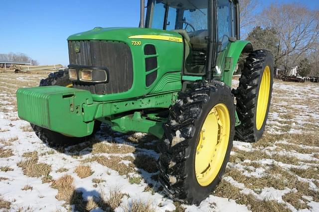 Image of John Deere 7330 equipment image 1