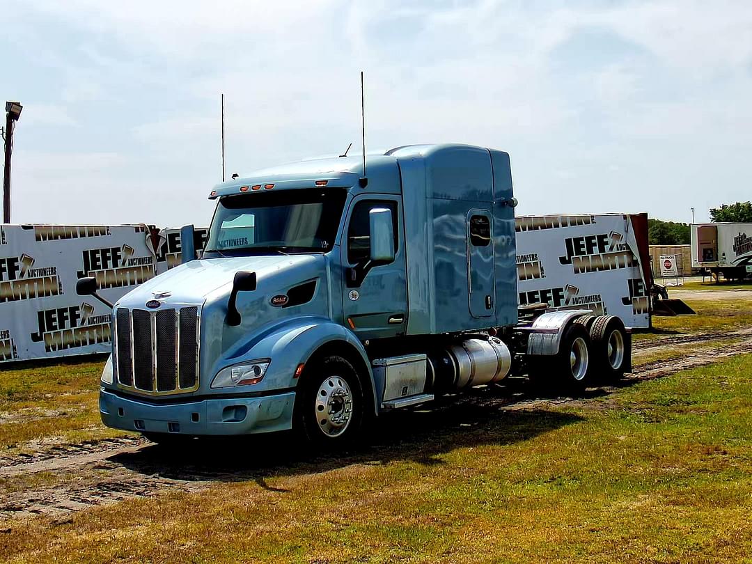 Image of Peterbilt 579 Primary image