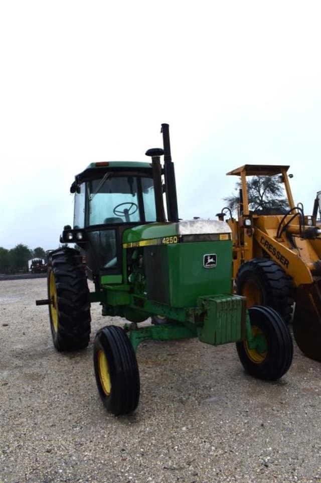 Image of John Deere 4250 equipment image 1