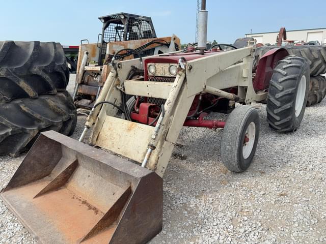 Image of International Harvester 2424 equipment image 1