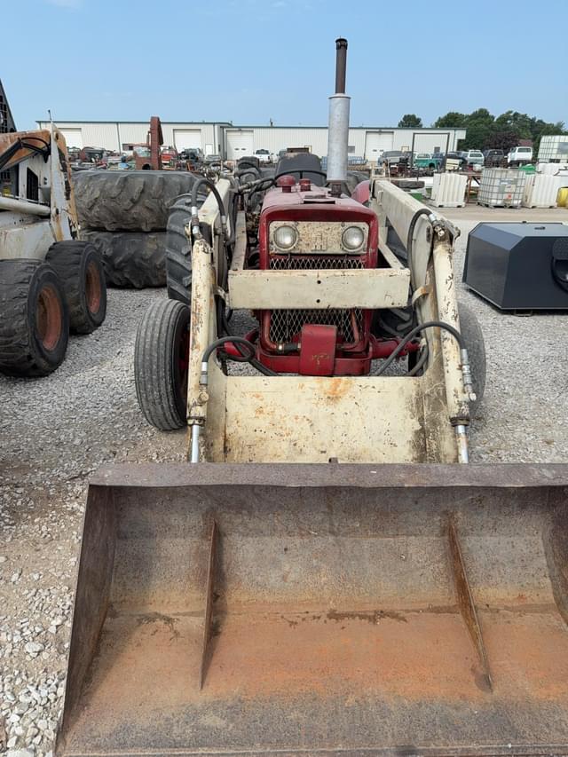 Image of International Harvester 2424 equipment image 2