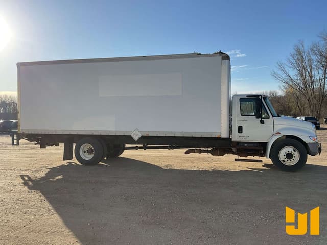 Image of International 4300 equipment image 3