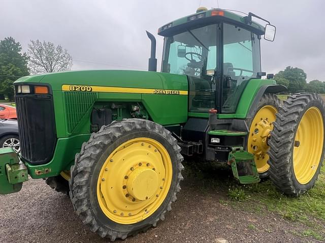 Image of John Deere 8200 equipment image 1