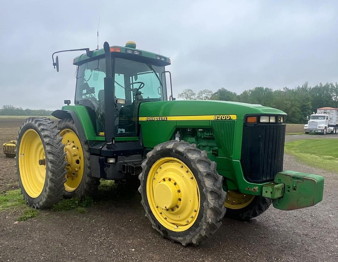 Image of John Deere 8200 Primary image