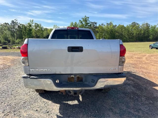 Image of Toyota Tundra SR5 equipment image 3