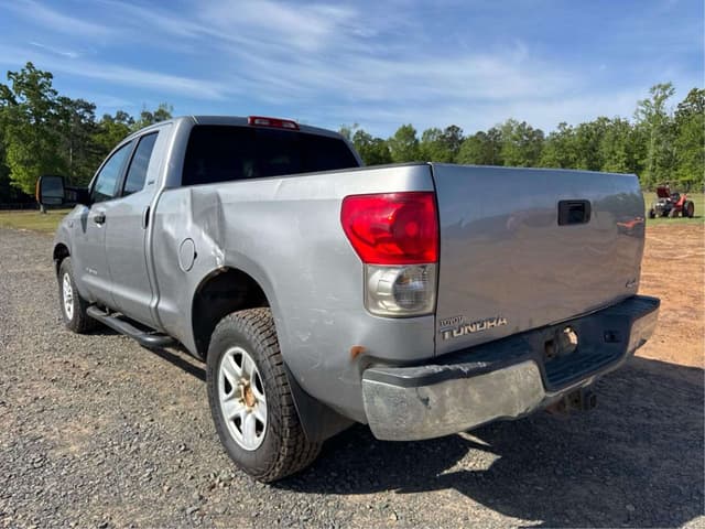 Image of Toyota Tundra SR5 equipment image 2