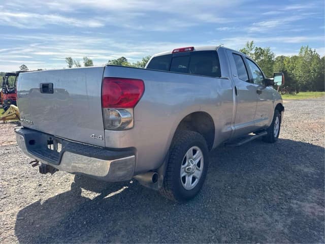 Image of Toyota Tundra SR5 equipment image 4