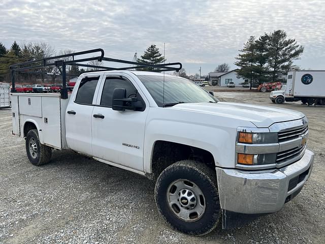 Image of Chevrolet 2500HD equipment image 3