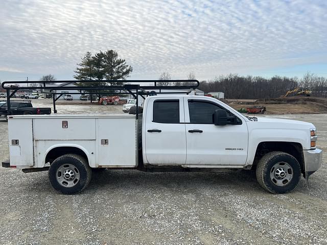 Image of Chevrolet 2500HD equipment image 4