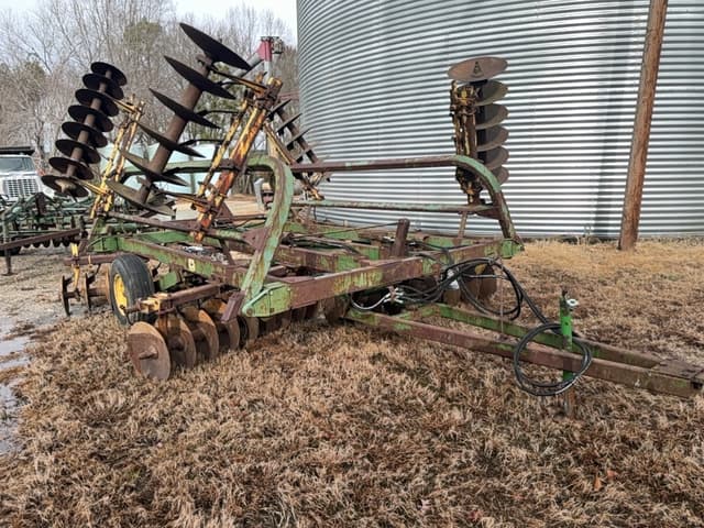 Image of John Deere 230 equipment image 1