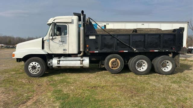 Image of Freightliner Century Class equipment image 1