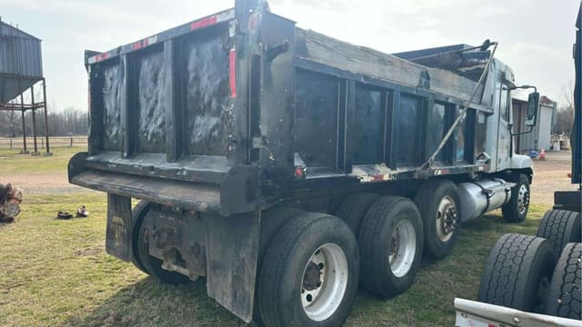 Image of Freightliner Century Class equipment image 4