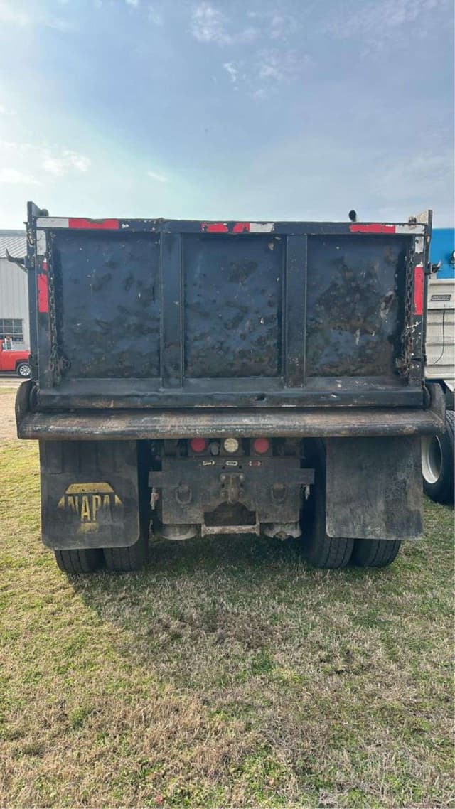 Image of Freightliner Century Class equipment image 3