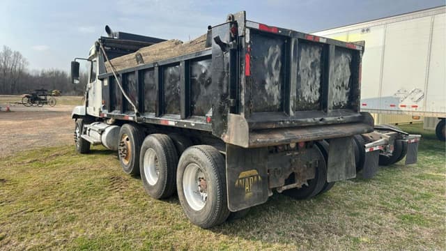 Image of Freightliner Century Class equipment image 2