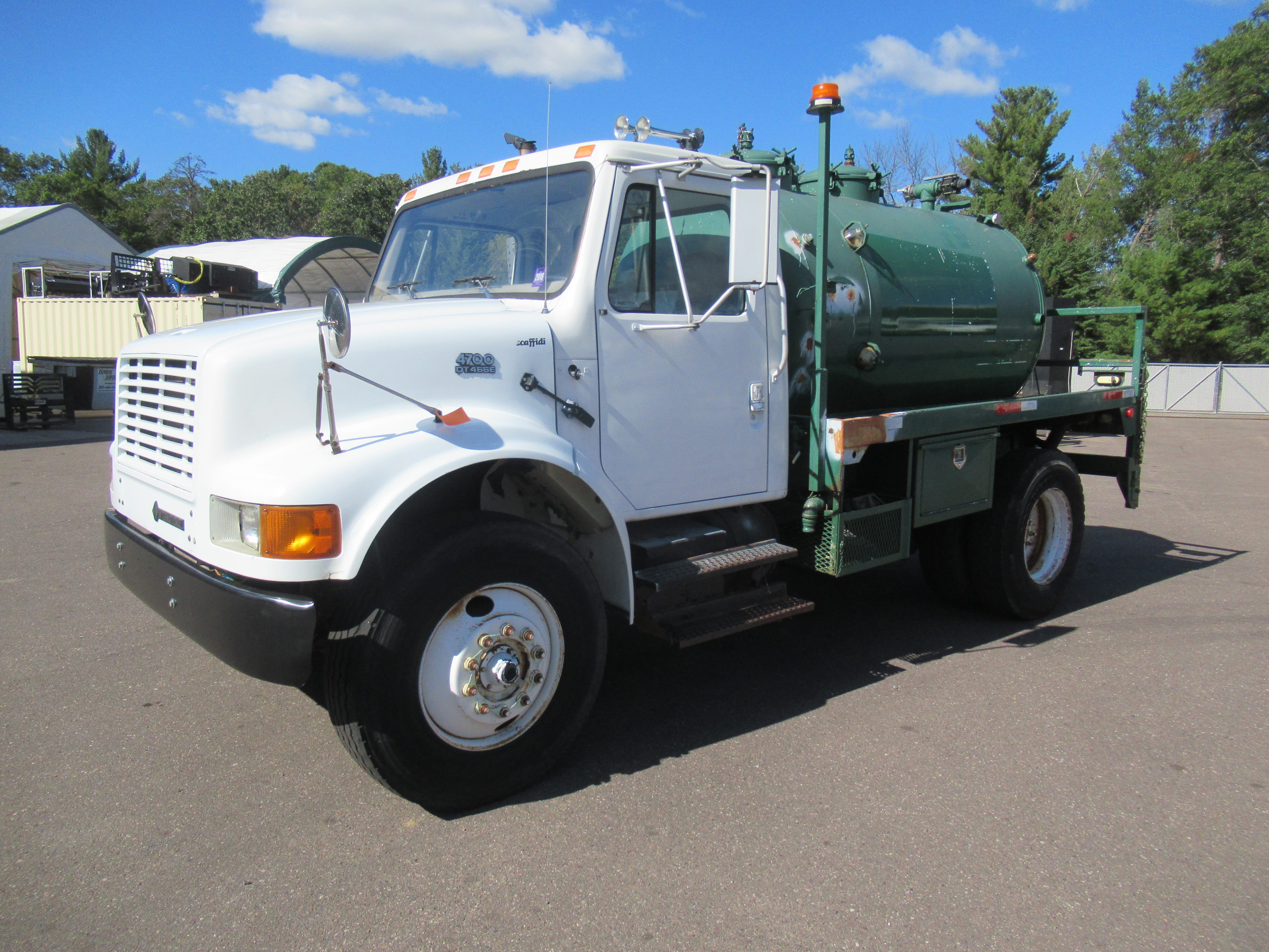 Main image International 4700