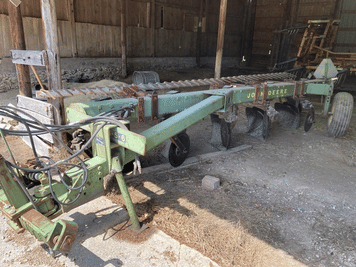 Main image John Deere 2700