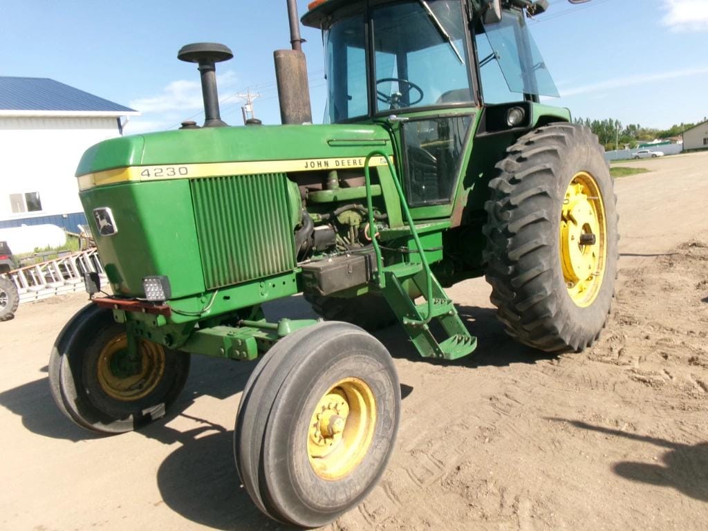 1977 John Deere 4230 Equipment Image0
