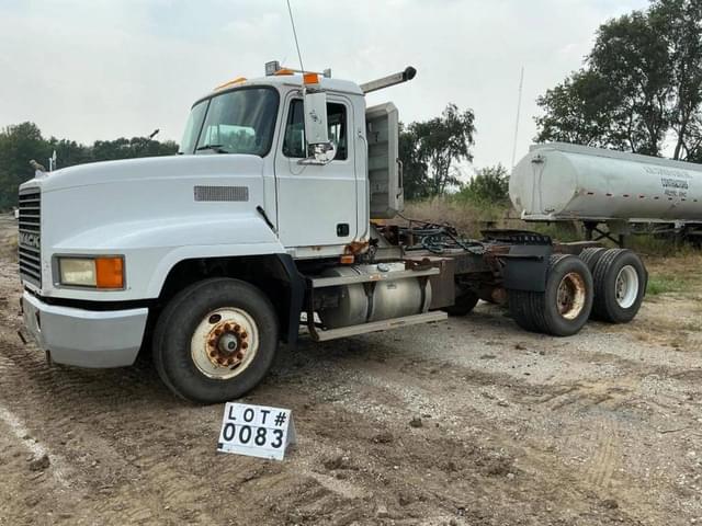 Image of Mack CH613 equipment image 4