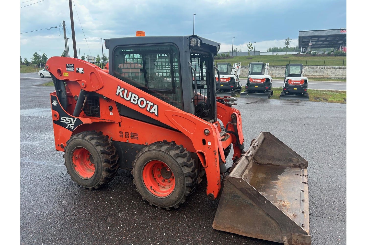 2016 Kubota SSV75 Equipment Image0