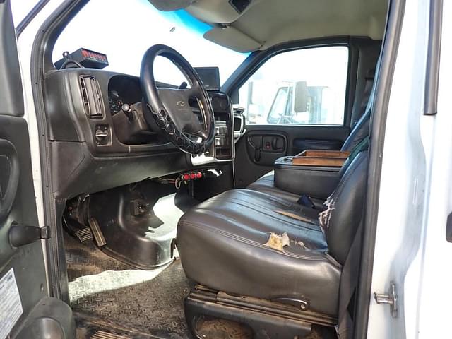 Image of Chevrolet C5500 equipment image 2