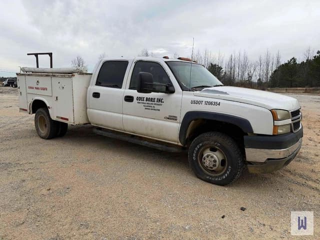 Image of Chevrolet 3500 equipment image 2