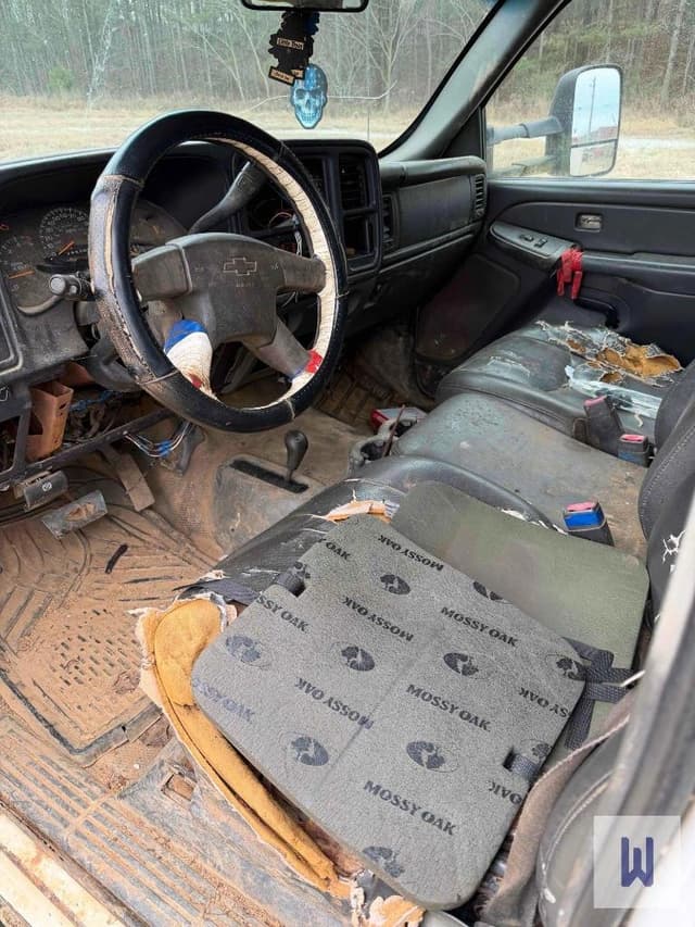 Image of Chevrolet 3500 equipment image 4