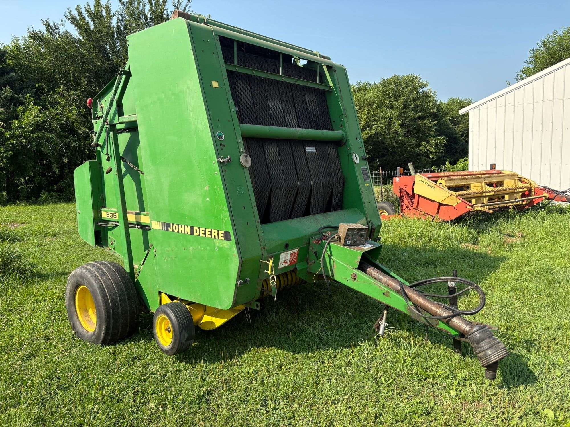 John Deere 535 Equipment Image0