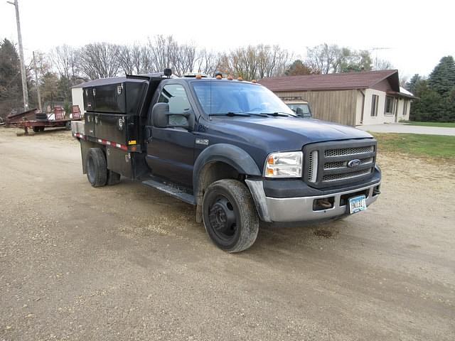 Image of Ford F-550 equipment image 3