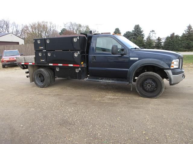 Image of Ford F-550 equipment image 4