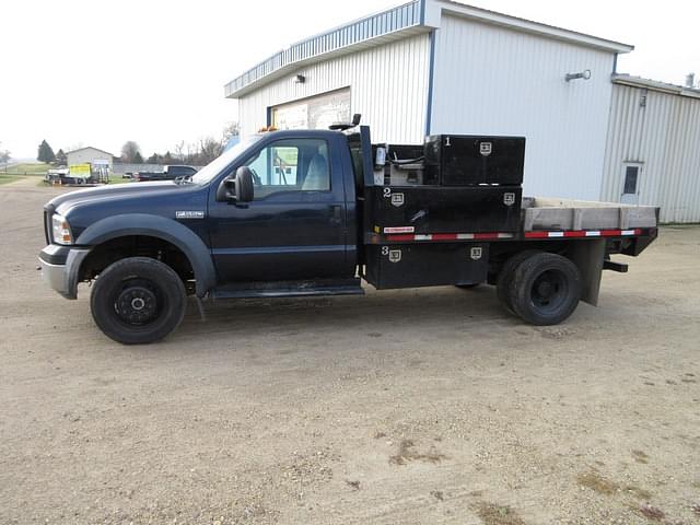 Image of Ford F-550 Primary image