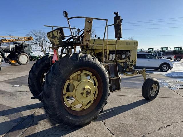 Image of International Harvester 666 equipment image 4