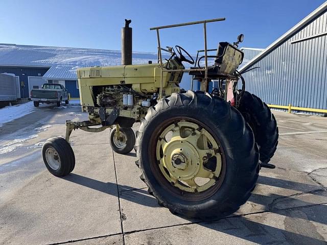 Image of International Harvester 666 equipment image 2