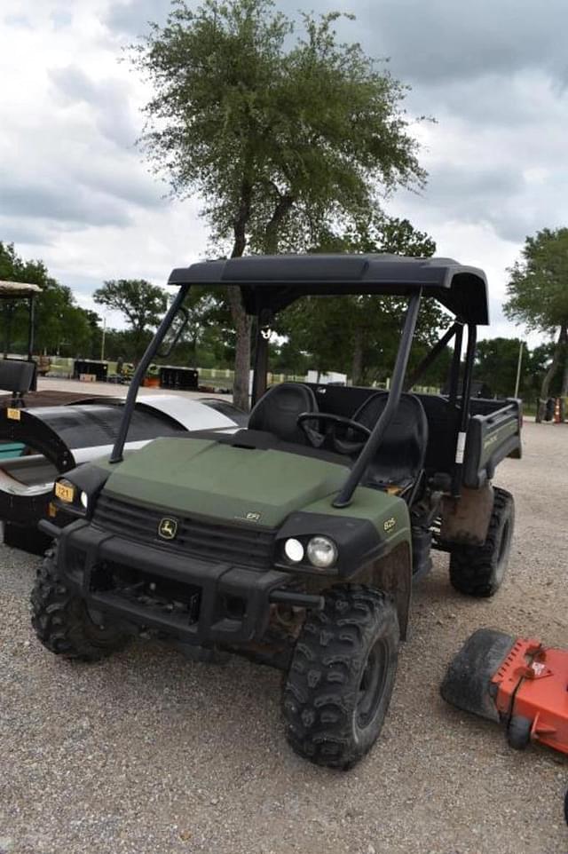 Image of John Deere Gator XUV 825i equipment image 1
