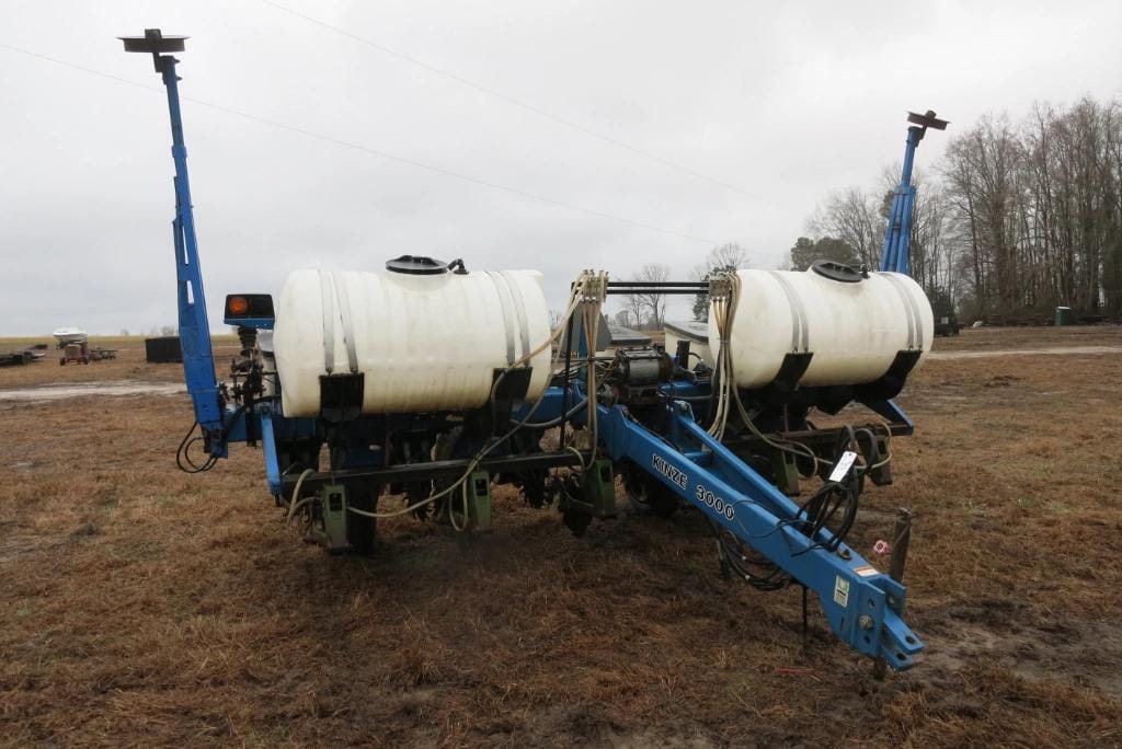 Kinze 3000 Equipment Image0