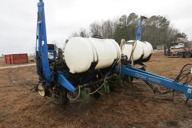 Image of Kinze 3000 equipment image 2
