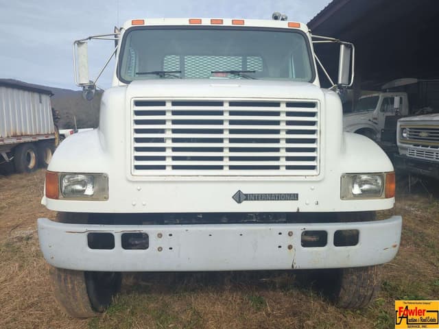 Image of International 4900 equipment image 1