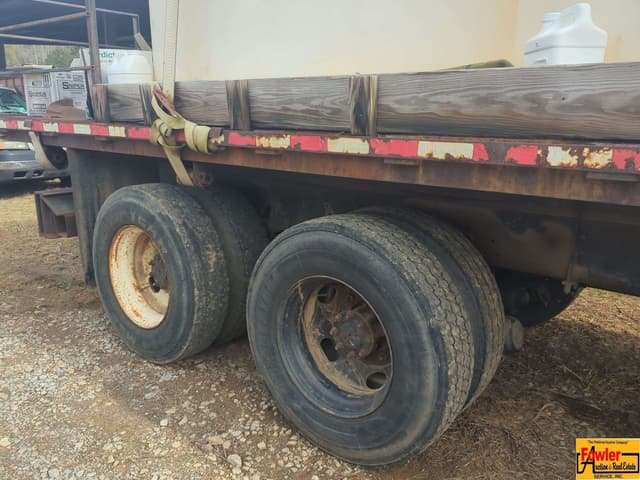 Image of International 4900 equipment image 4