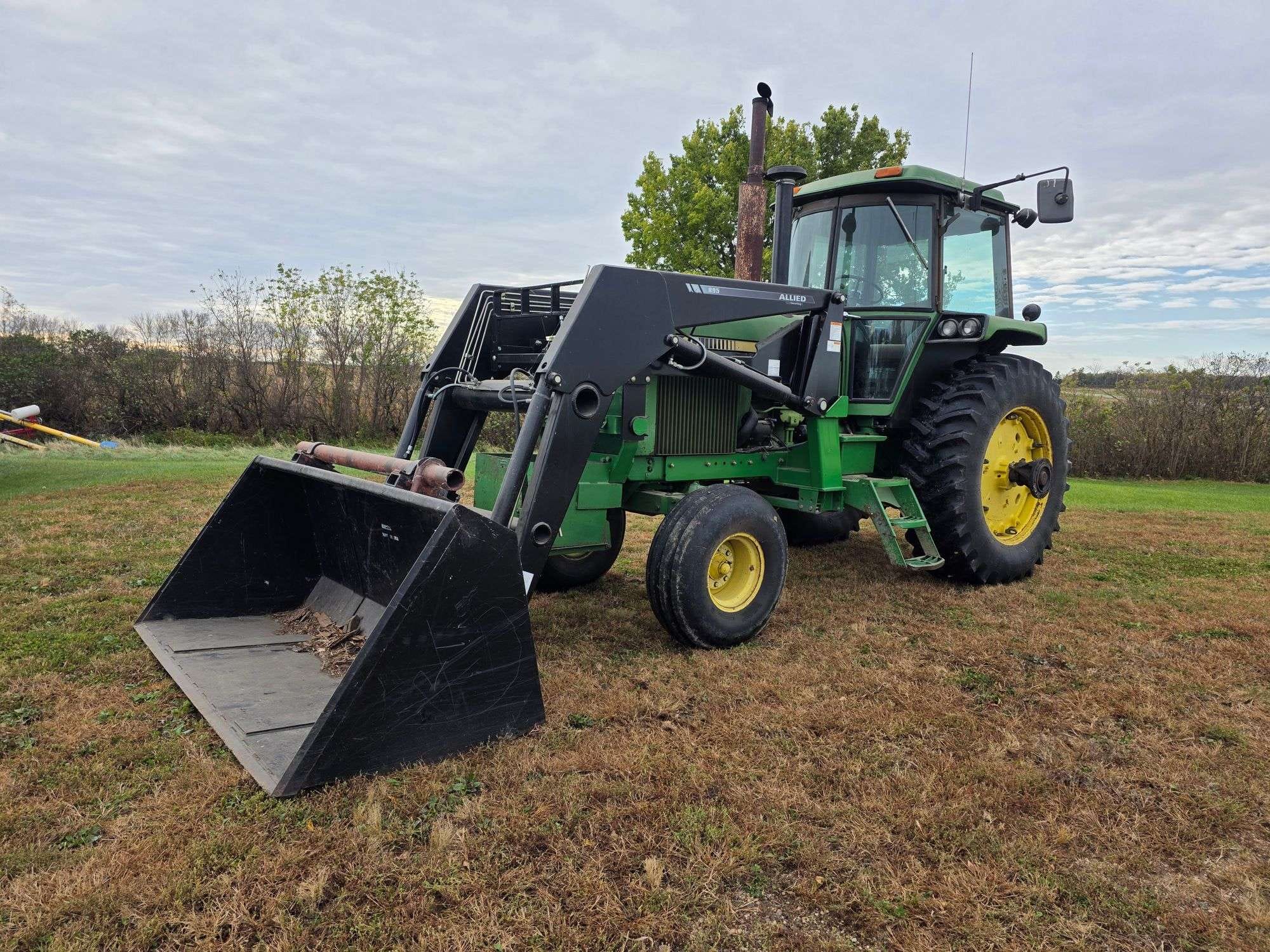 1979 John Deere 4440 Equipment Image0