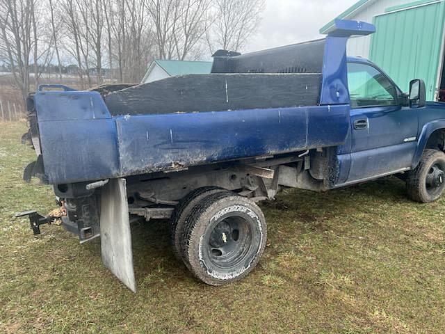 Image of Chevrolet 3500 equipment image 2