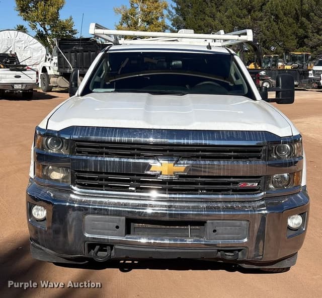 Image of Chevrolet 2500HD equipment image 2